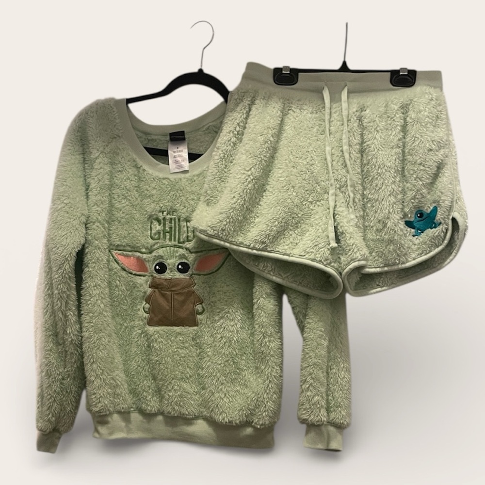 Kids Green Star Wars Pajamas Set with Yoda Character Design